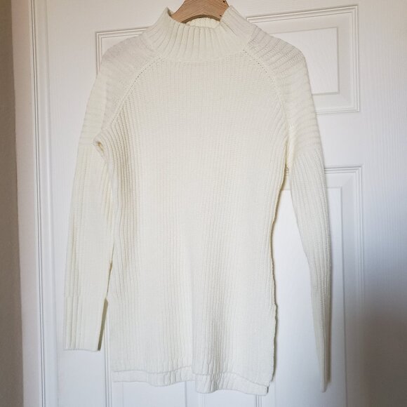 VENUS Sweaters - Venus Women's White Mock Neck Ribbed Split Side Sweater - Size Medium - EUC